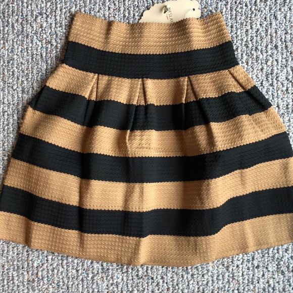 Dresses & Skirts - SKIRT BRAND NEW PRICE DROP!!!!!!